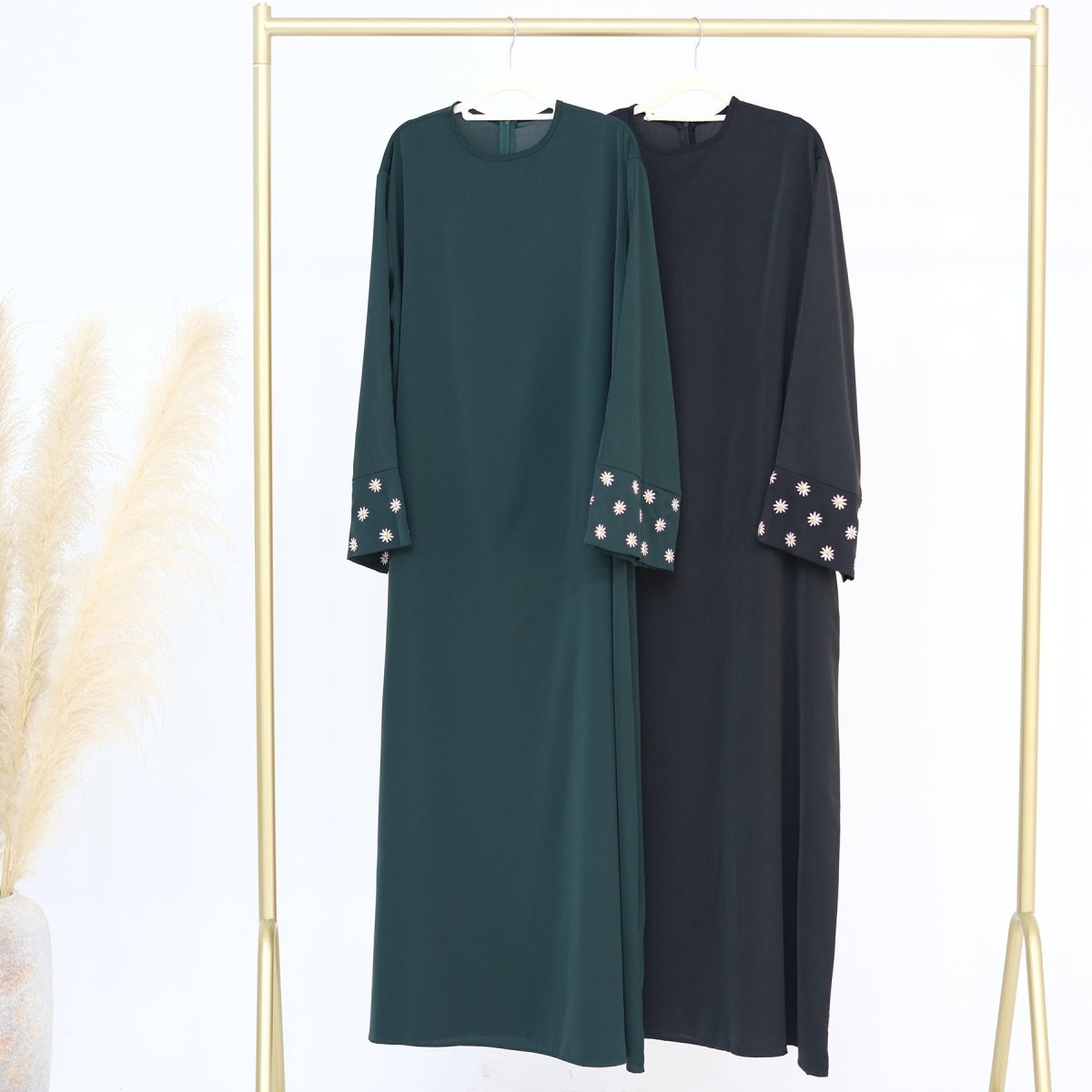 Daisy-Embroidered Abaya (MA089)