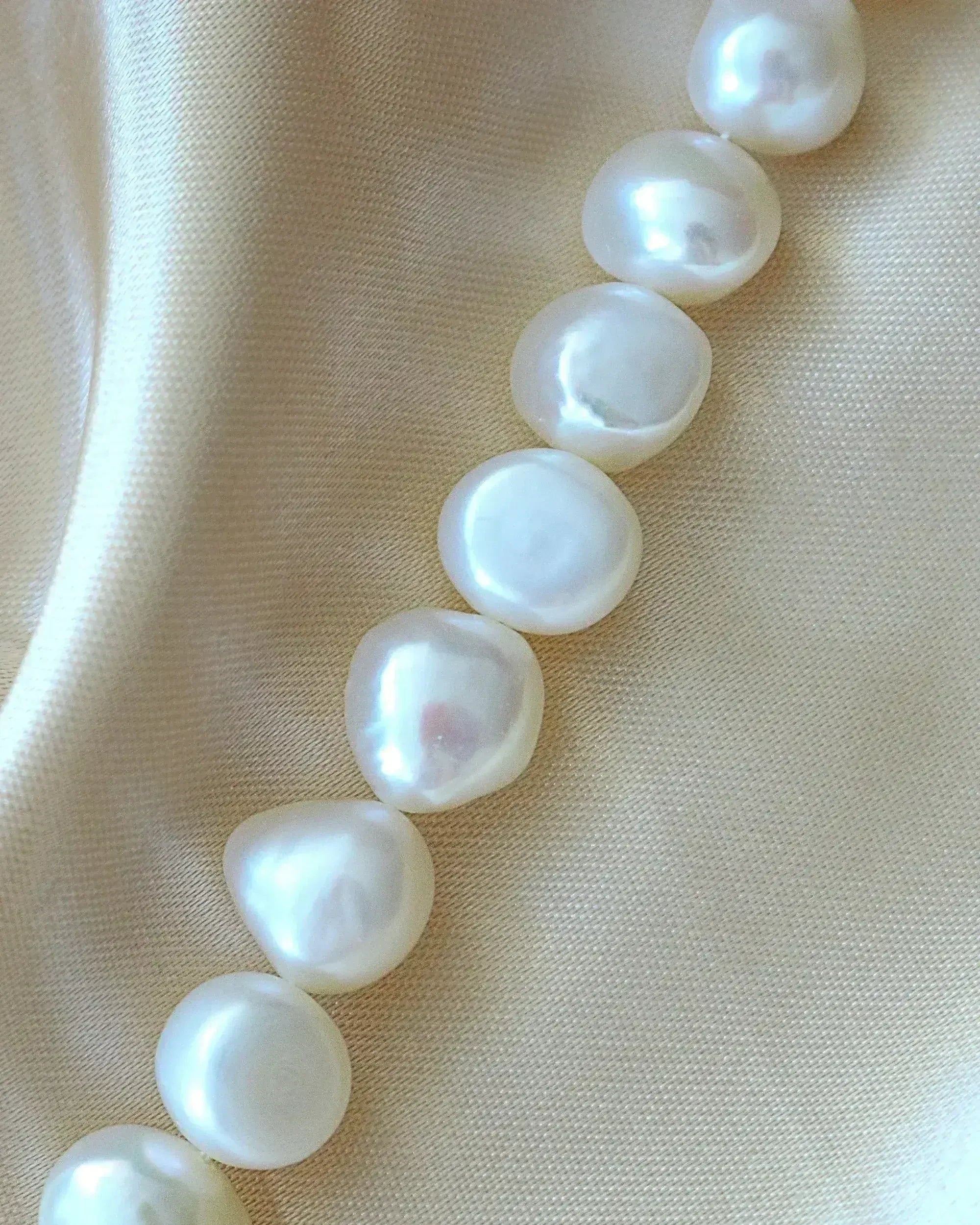 Baroque Freshwater Pearl Bracelet - 18K Gold Plated | Femstylo
