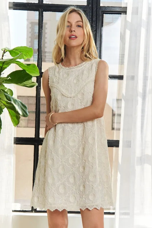 Applique Round Neck Sleeveless Shift Dress For Summer – Classy, Sophisticated, Fashionable, Flattering, Stylish, Timeless Elegance