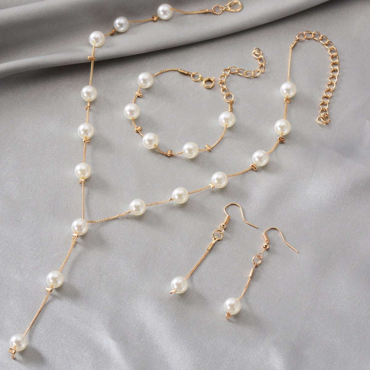 Elegance Pearl Earrings & Necklace Ensemble (MAC313)