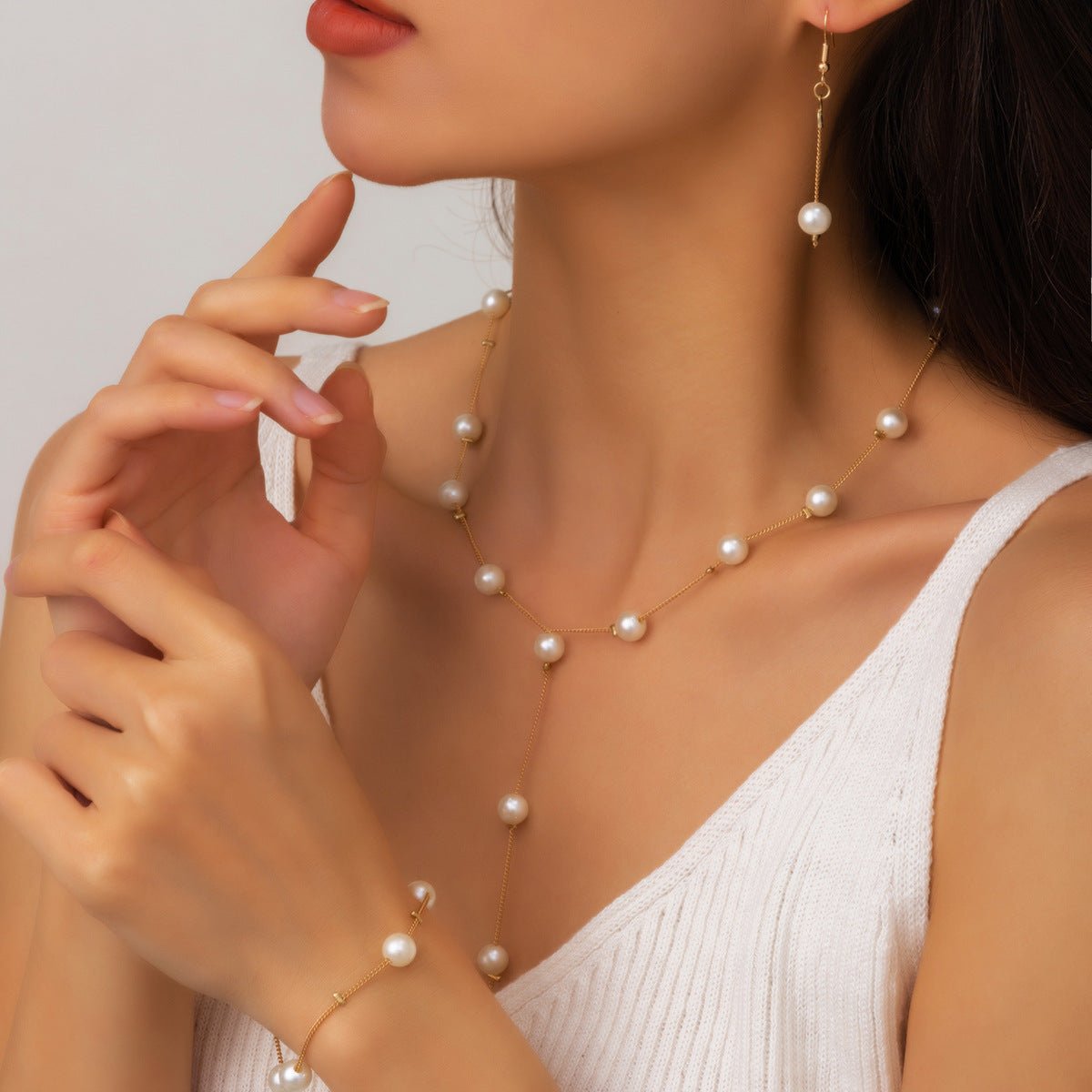 Elegance Pearl Earrings & Necklace Ensemble (MAC313)