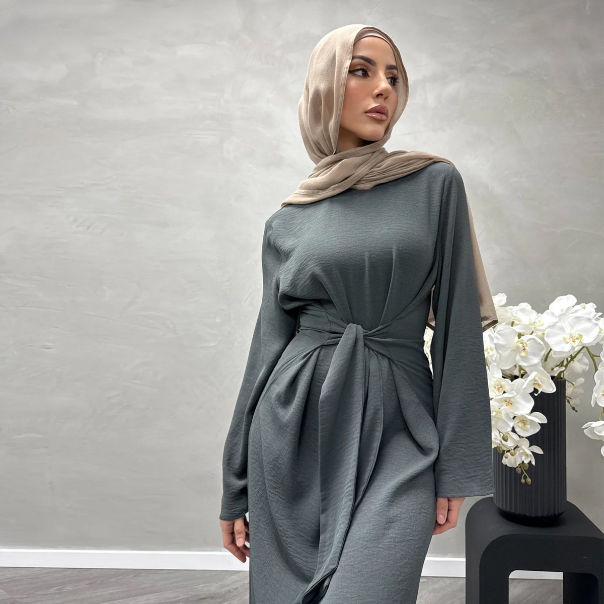 Elegant Lace-up Slim Fit Crepe Abaya (MA136)
