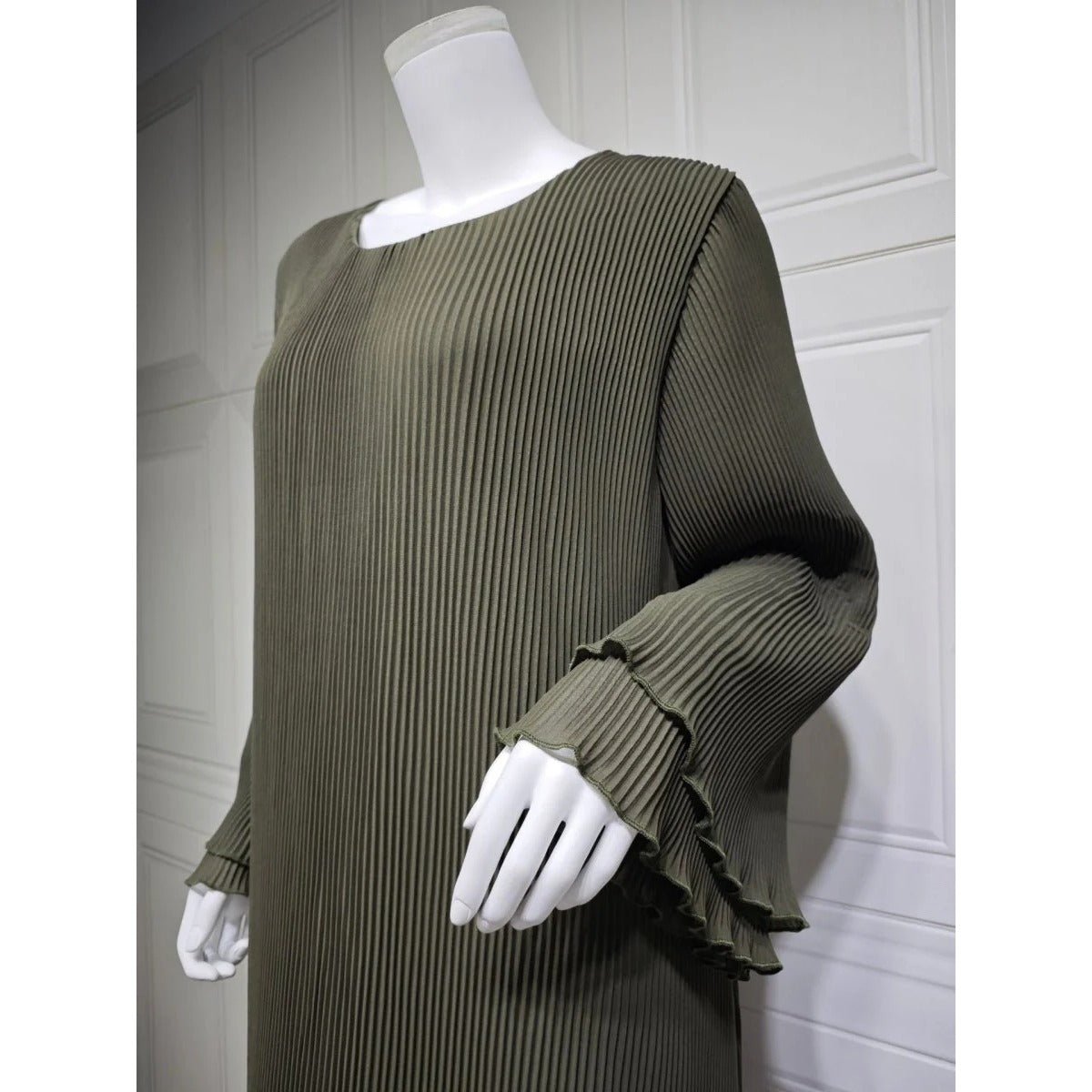 Elegant Muslim Women's Pleated Chiffon Pullover Robe Dress Modest Solid Color Abaya with Flared Sleeves (MA176)