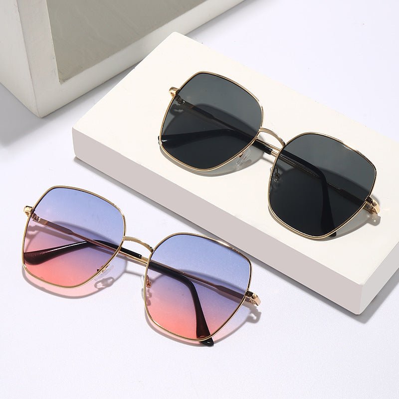 Elegant Retro Sunglasses for Women Classic with Gradient Lenses (MAC264)