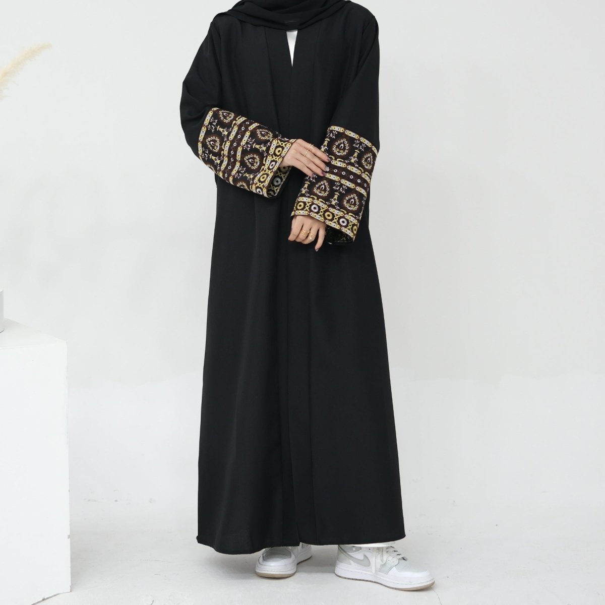 Exquisite Embroidery Set Open Abaya (MOA039)