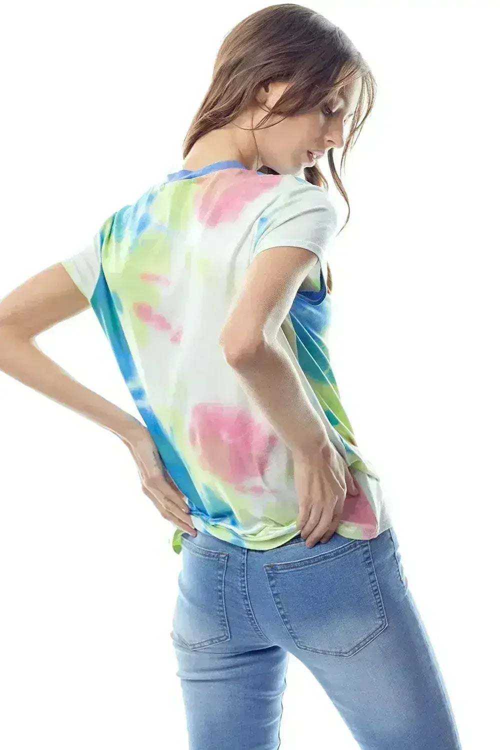Tie-Dye Twist Front Top – Trendy Crew Neck Tee with Unique Hem | Femstylo