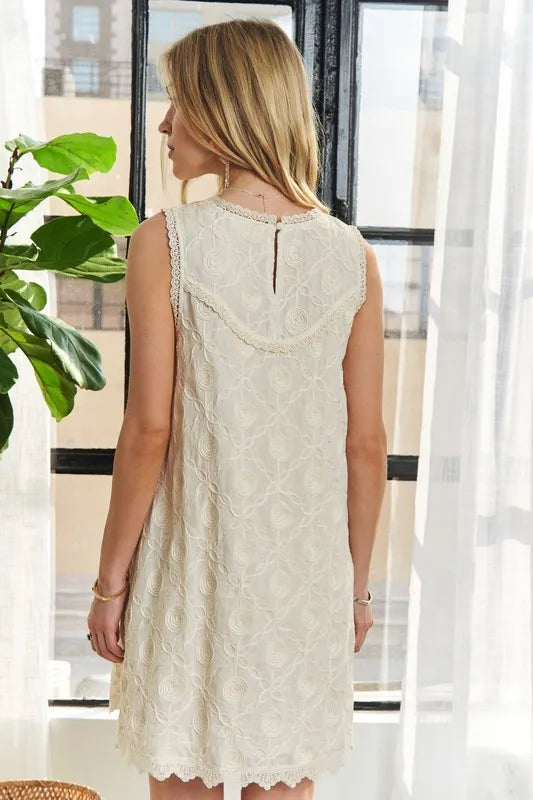 Applique Round Neck Sleeveless Shift Dress For Summer – Classy, Sophisticated, Fashionable, Flattering, Stylish, Timeless Elegance