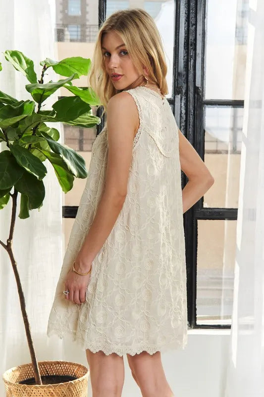 Applique Round Neck Sleeveless Shift Dress For Summer – Classy, Sophisticated, Fashionable, Flattering, Stylish, Timeless Elegance