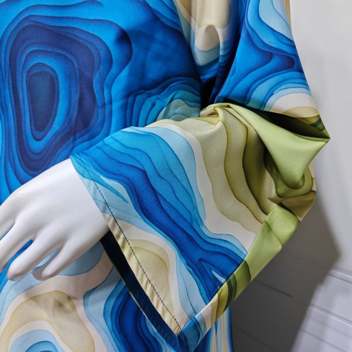 Fluid Topographic Print Open Abaya & Matching Hijab Set(MOA331)