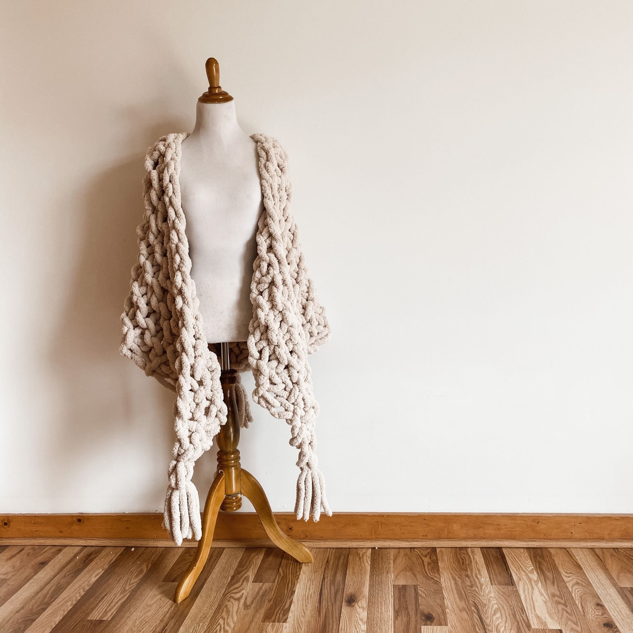 Hickory Tree Arm Knit Shawl Pattern – Easy Beginner Arm Knitting Project
