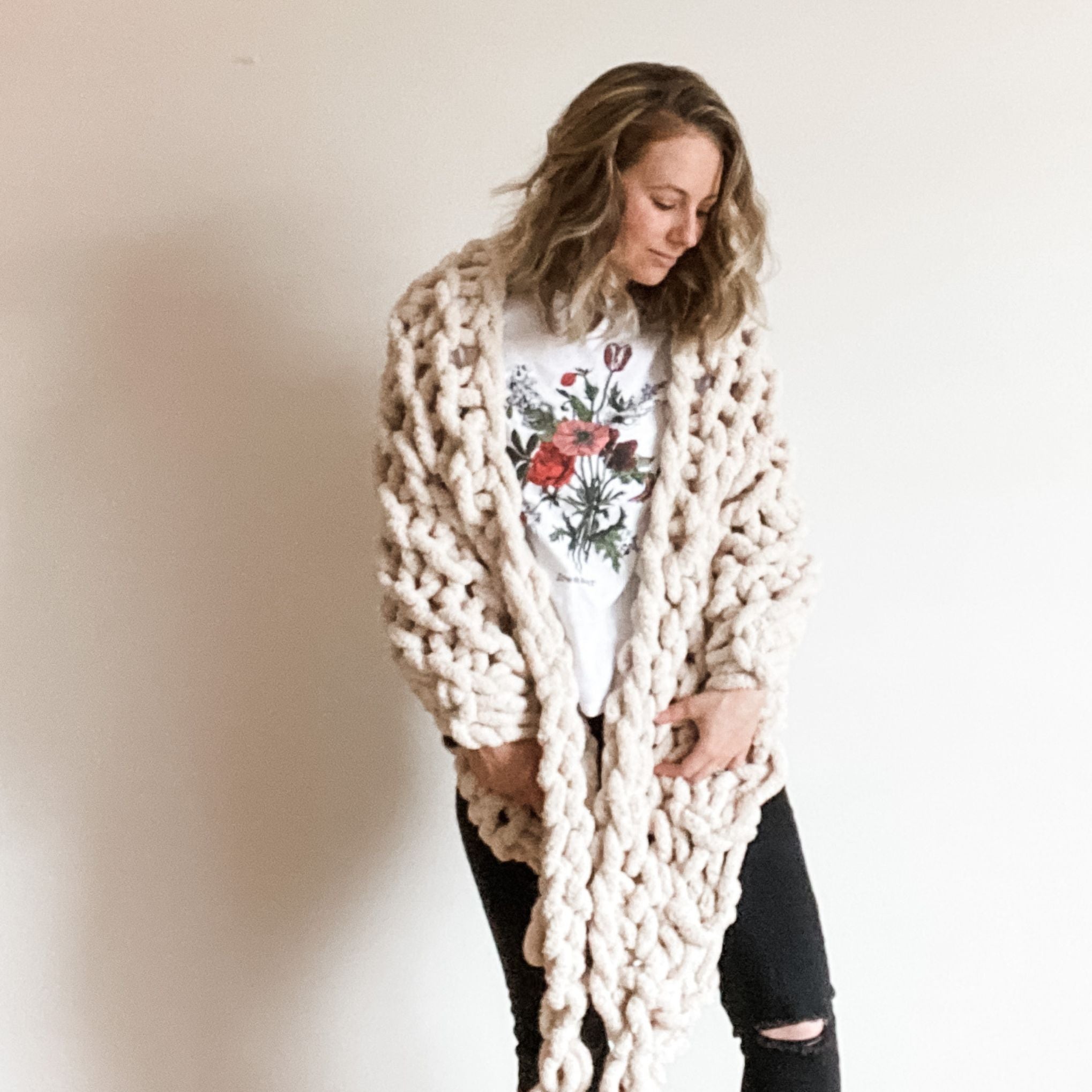 Hickory Tree Arm Knit Shawl Pattern – Easy Beginner Arm Knitting Project