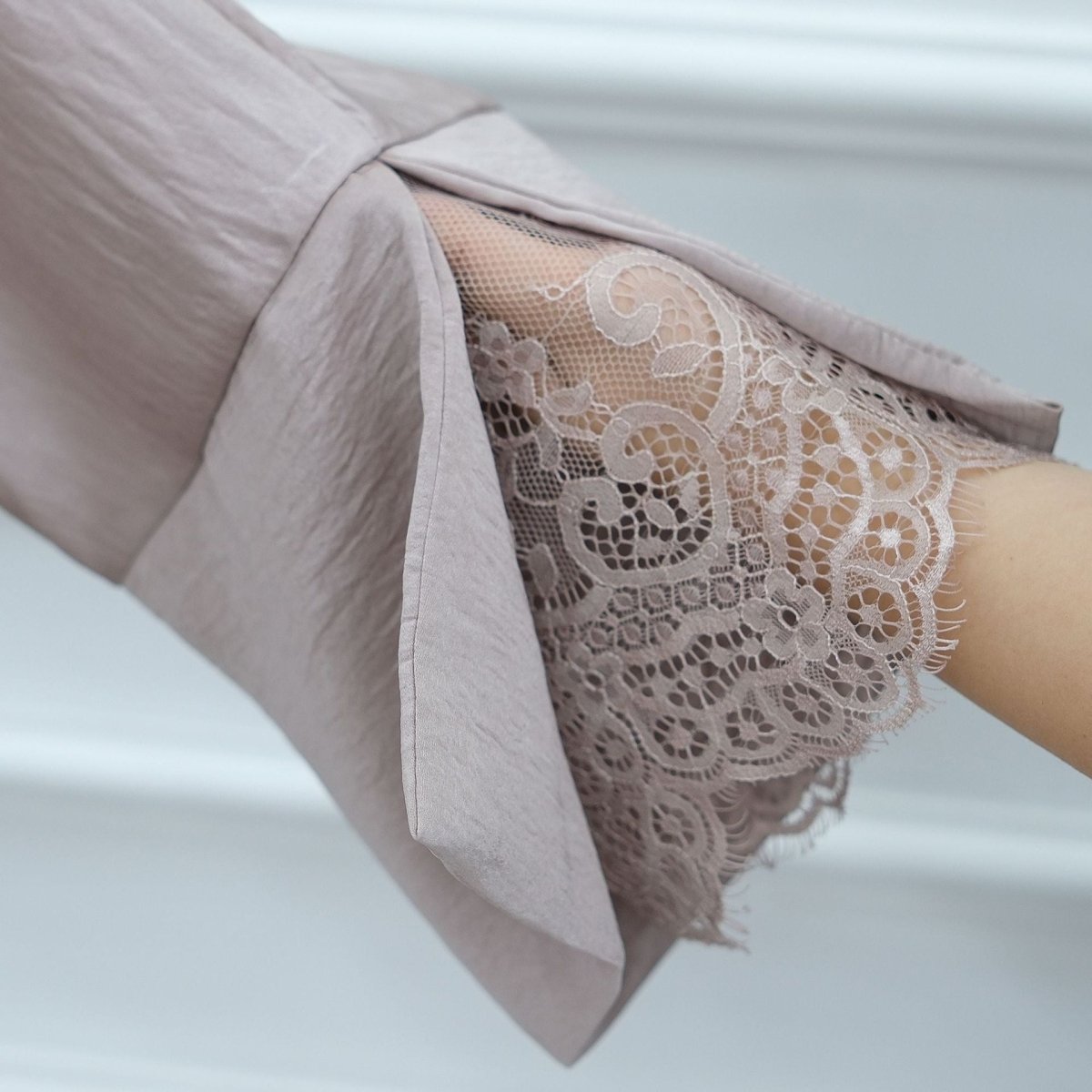 Lace Cuff Crinkle Open Abaya(MOA328)