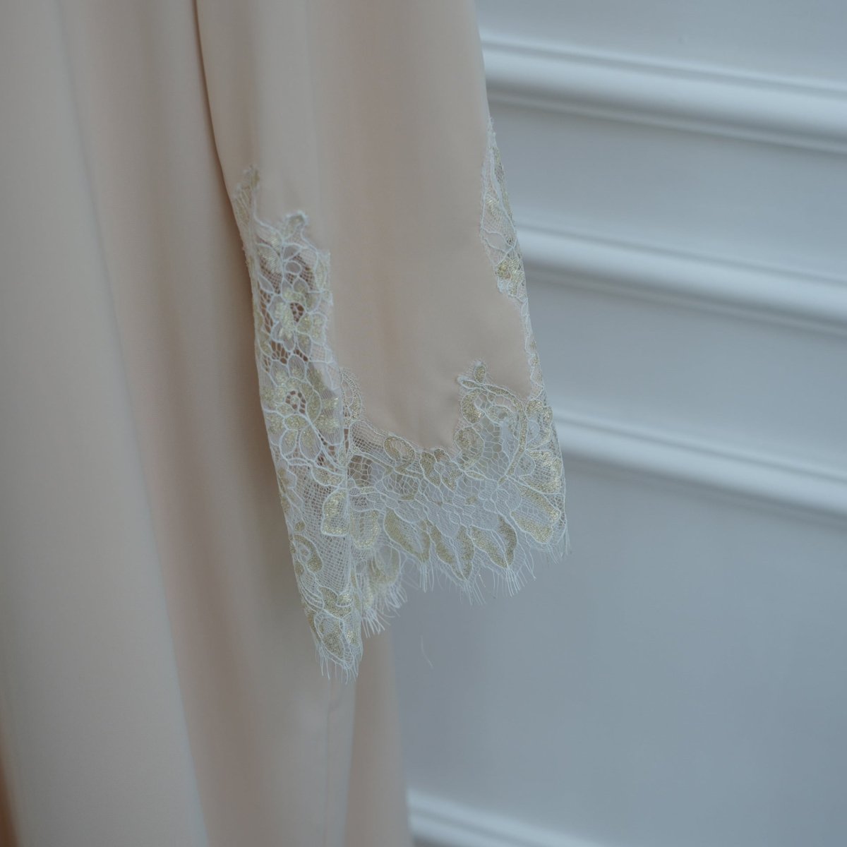 Lace-Panel Flared-Sleeve Open Abaya with Pockets(MOA332)