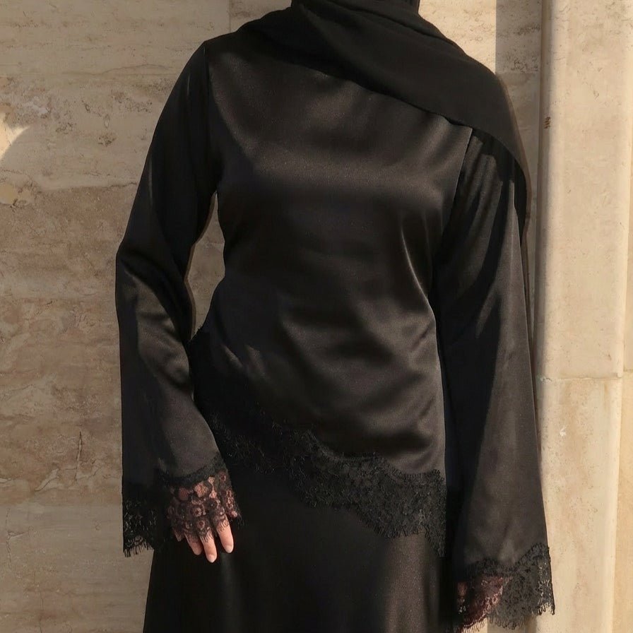 Lace Trim Contrast Panel Satin Top(MS407)