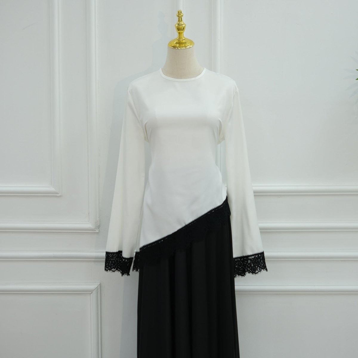Lace Trim Contrast Panel Satin Top(MS407)