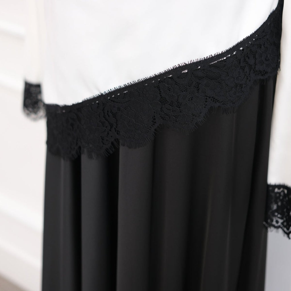 Lace Trim Contrast Panel Satin Top(MS407)