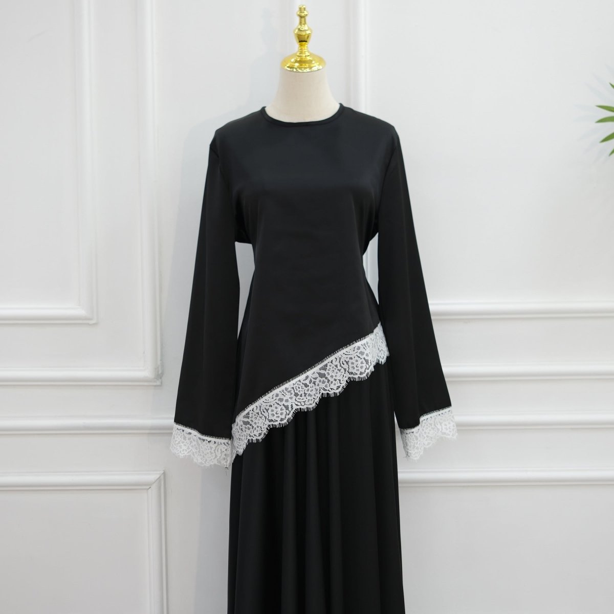 Lace Trim Contrast Panel Satin Top(MS407)