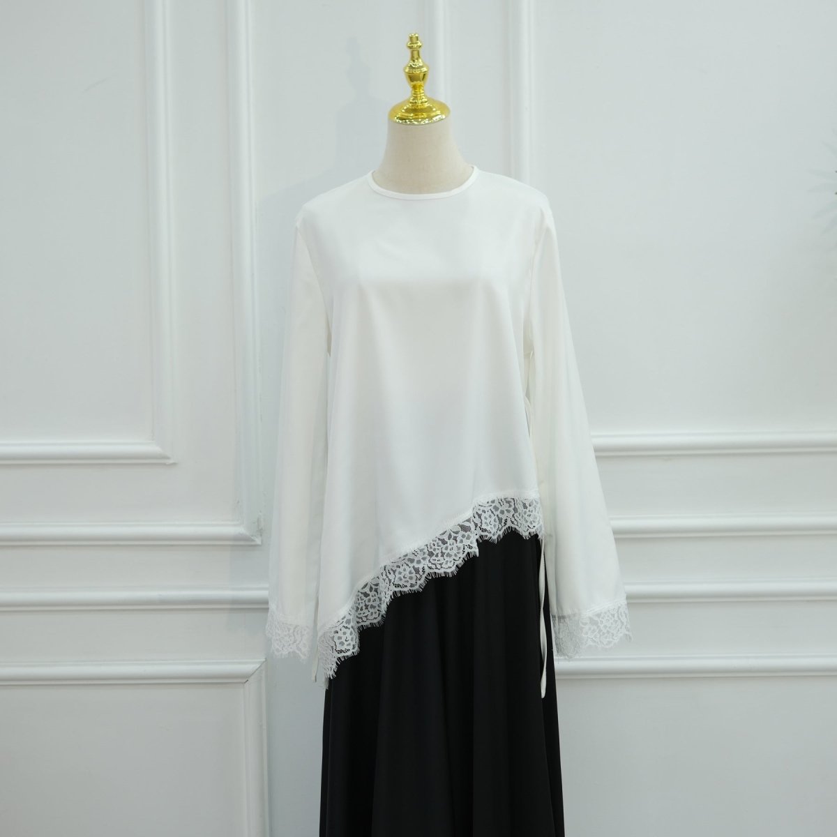 Lace Trim Contrast Panel Satin Top(MS407)