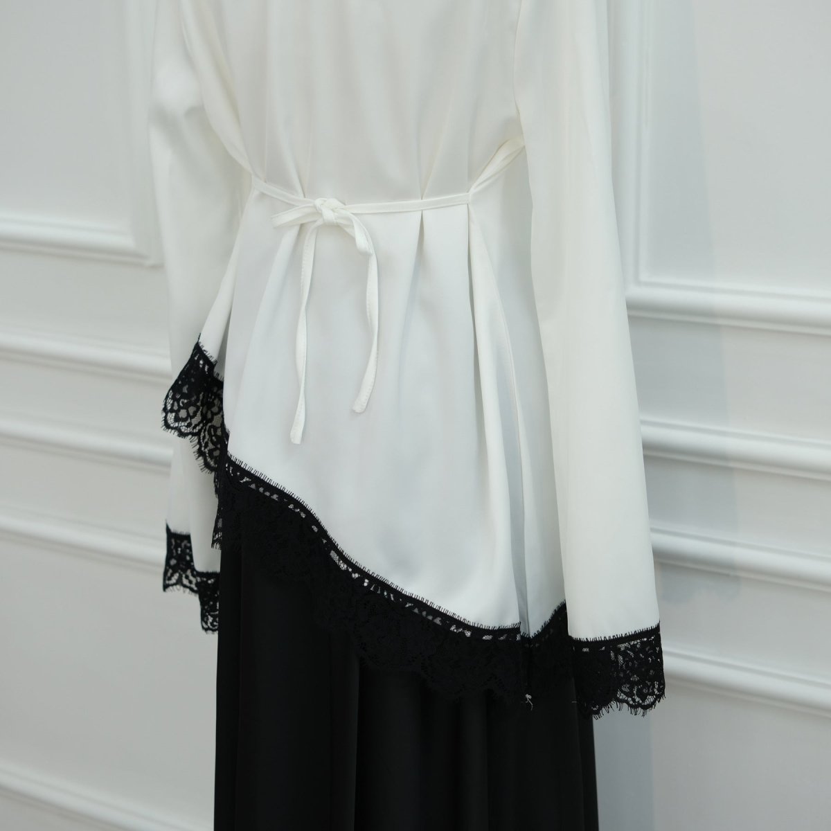 Lace Trim Contrast Panel Satin Top(MS407)