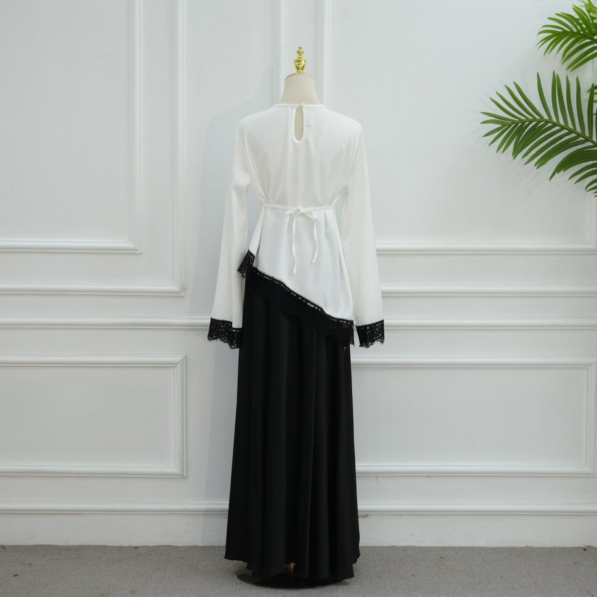 Lace Trim Contrast Panel Satin Top(MS407)