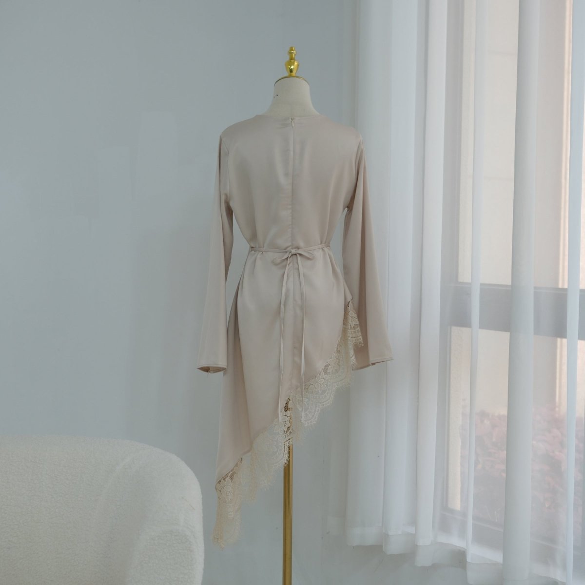 Lace Trim Contrast Panel Satin Top(MS408)