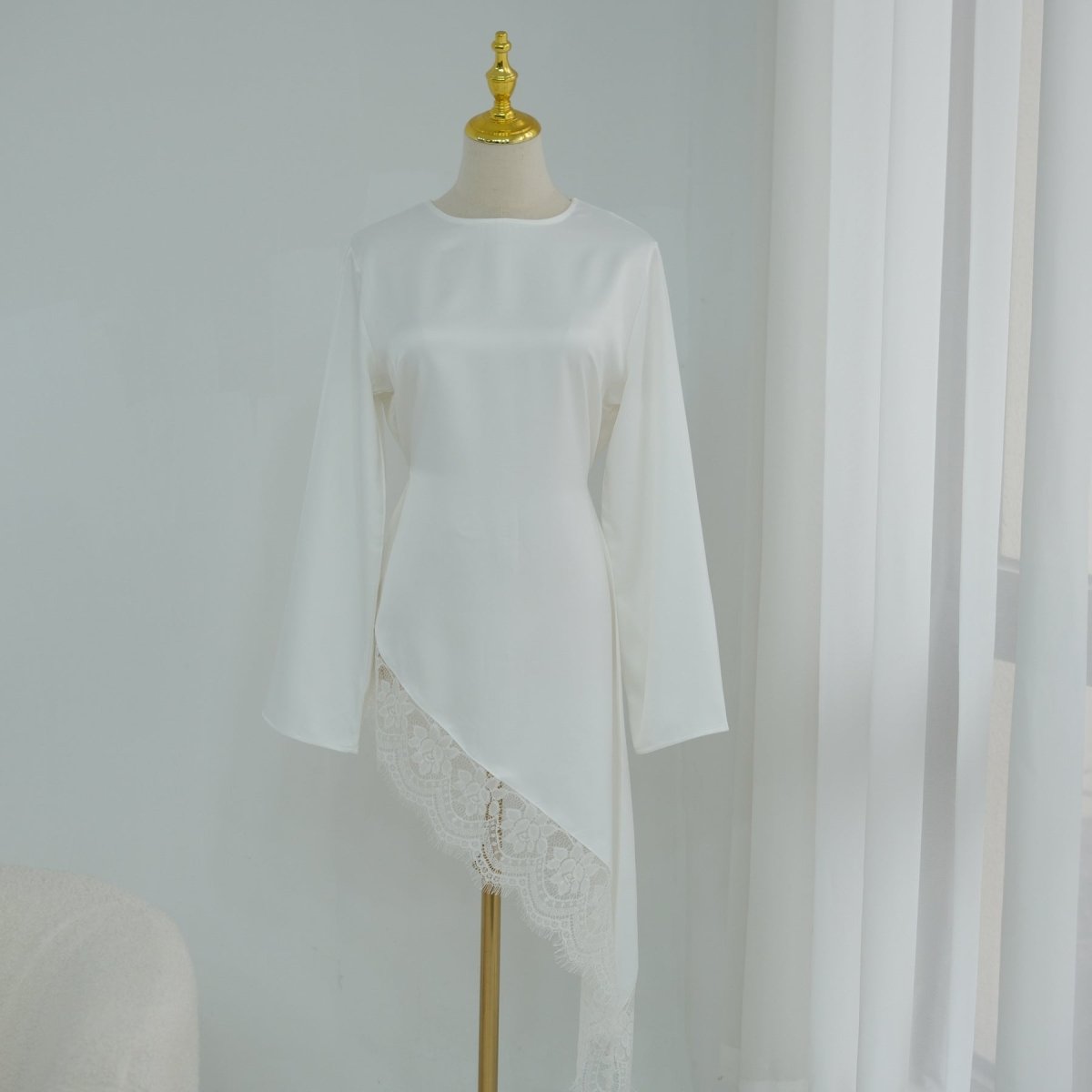 Lace Trim Contrast Panel Satin Top(MS408)