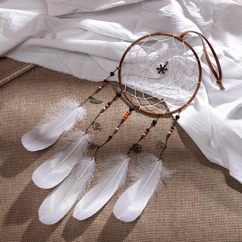 LED Dream Catcher Lamp Flying Wind Chimes Lighting Dream-catcher Handmade Ornaments Traditional Gifts Feather Pendant Romantic Creative Wall Hanging Home Wall Decoration Ornament Craft Native American Style