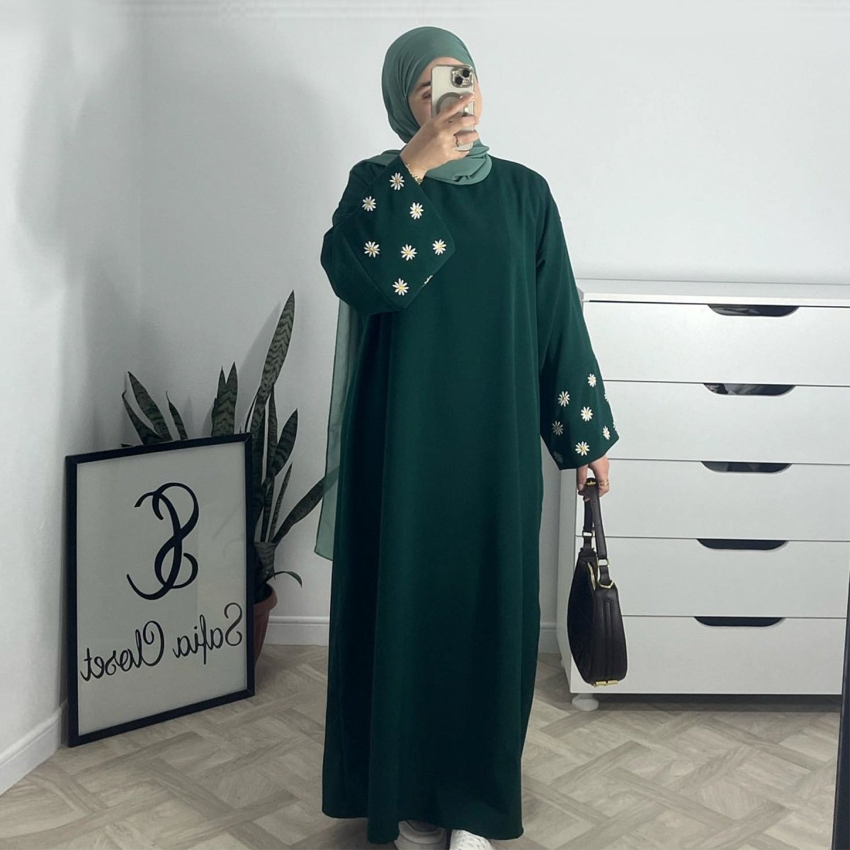Daisy-Embroidered Abaya (MA089)