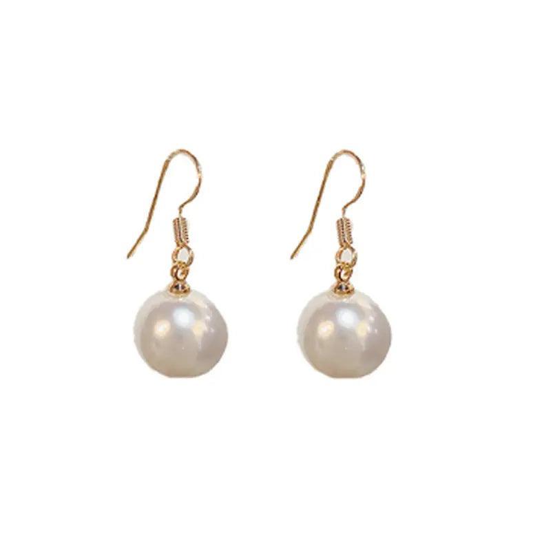 MAC055 Natural Freshwater Pearl Stud Earrings