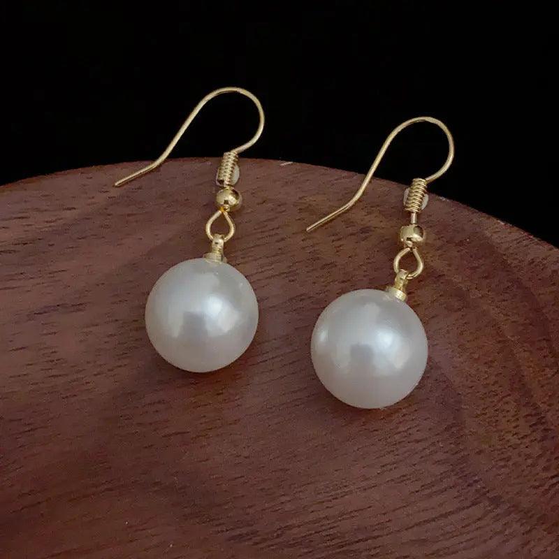 MAC055 Natural Freshwater Pearl Stud Earrings
