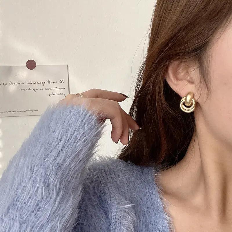 MAC064 Interlocking Circle Earrings