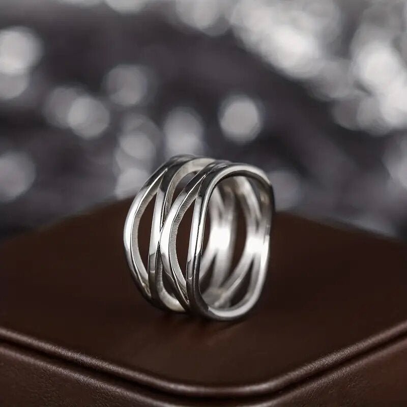 MAC166 Simple Geometric Lines Hollow Ring