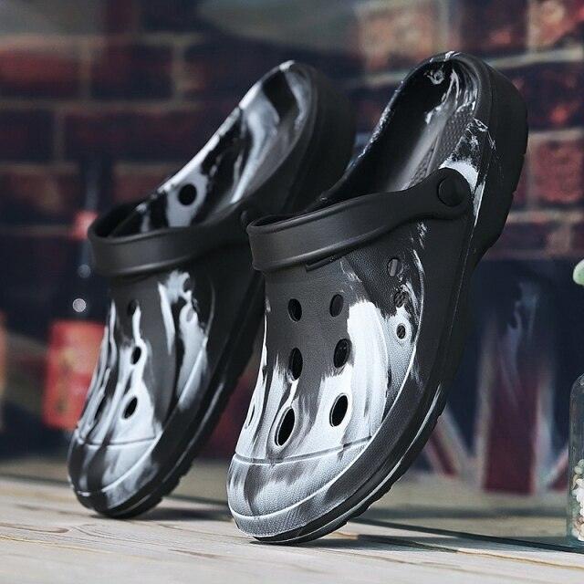 Men's Summer Hole Shoes Soft Rubber Lightweight Garden Clogs Couples Arch Support Clogs Garden Shoes Slip-on Outdoor Beach Slippers Mixed Colors Sandals
