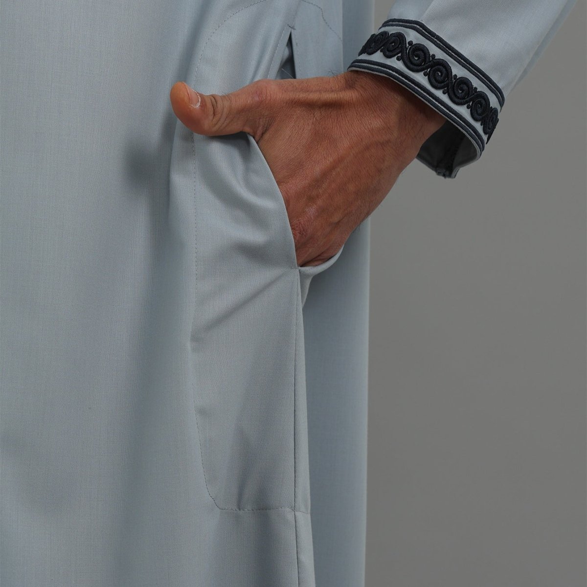Men's Hooded Embroidered Thobe with Pockets (MT037)