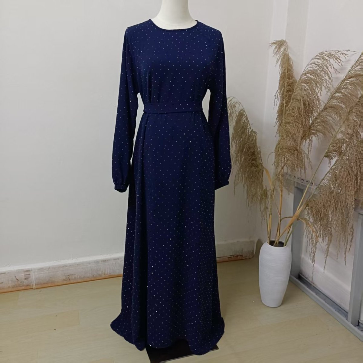 Modest Diamond Dot with Adjustable Belt Muslim Women Abaya(MA158)