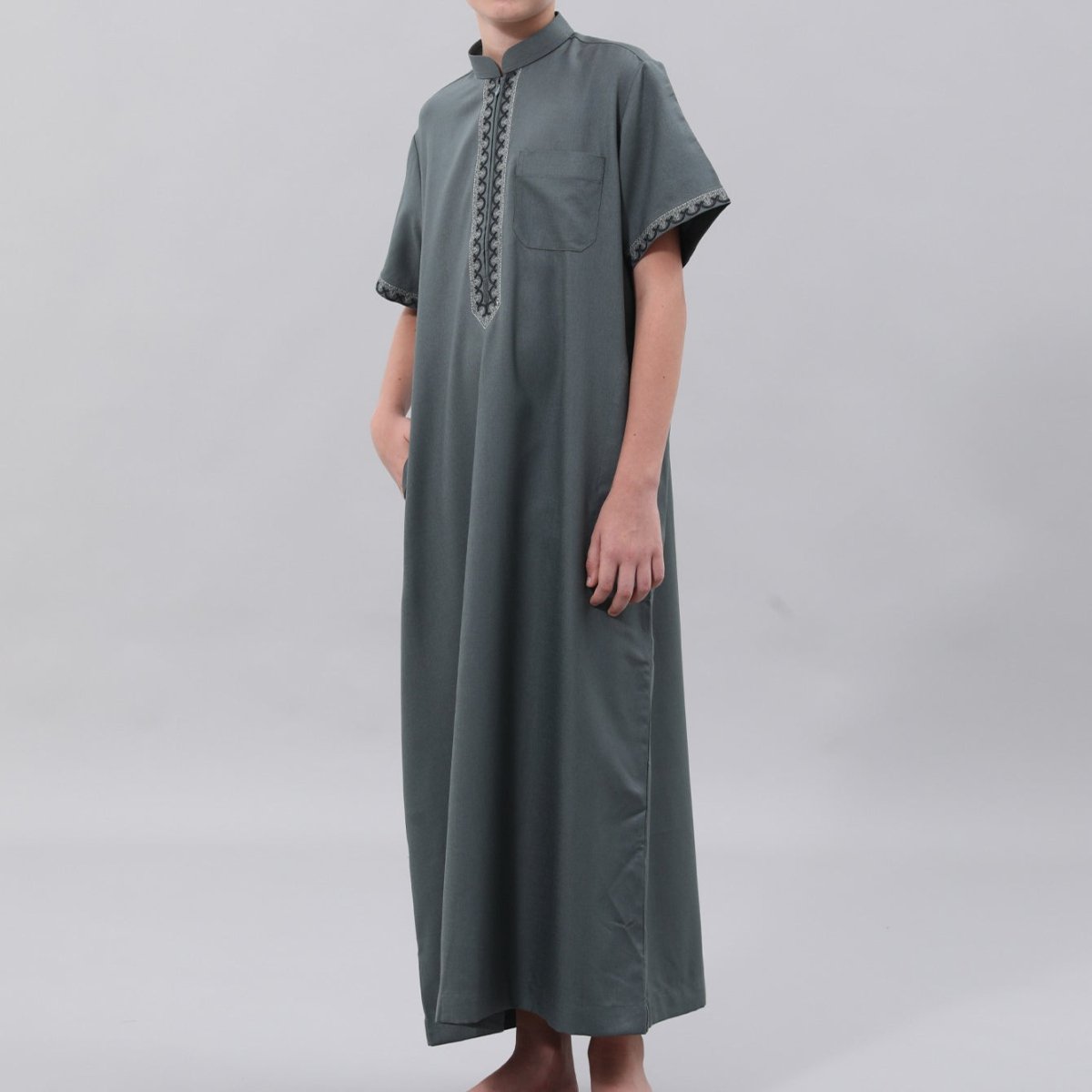 Muslim Boys Embroidered Thobe with Pockets (MKB013)
