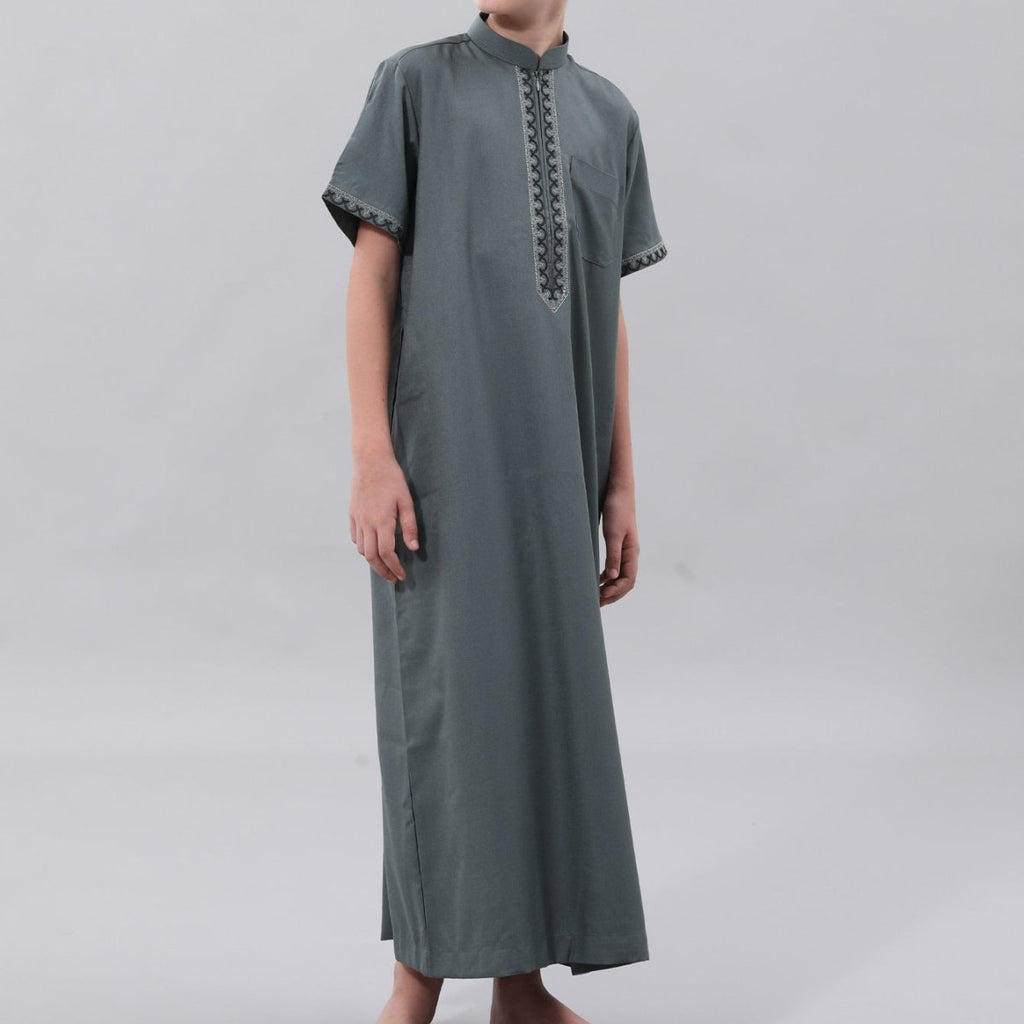 Muslim Boys Embroidered Thobe with Pockets (MKB013)