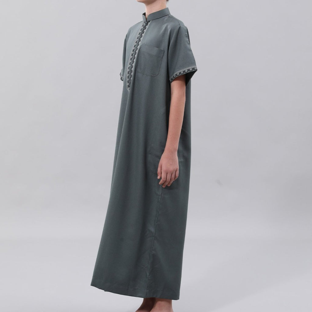 Muslim Boys Embroidered Thobe with Pockets (MKB013)