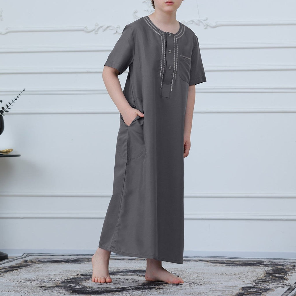 Muslim Boys Short Sleeve Embroidered Thobe with Pockets (MKB015)