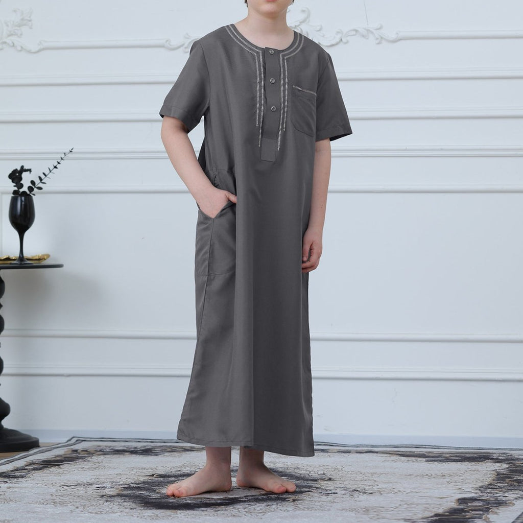 Muslim Boys Short Sleeve Embroidered Thobe with Pockets (MKB015)