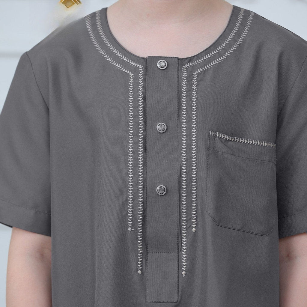 Muslim Boys Short Sleeve Embroidered Thobe with Pockets (MKB015)