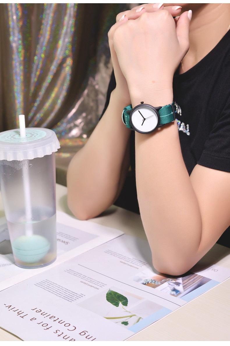 Summer Style Canvas Women Quartz Watch New Fashion Casual Wristwatches Woman Outdoor Unisex Watches Casual Sports Wrist Watch With Nylon Strap Elegant Design