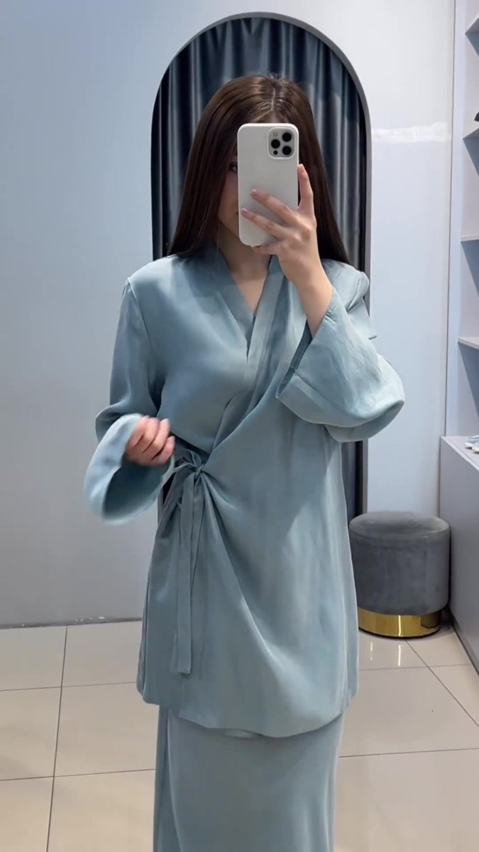Relaxed Kimono Sleeve Sky Blue Glazed Forged Waist Pajama-Style Abaya Dress Set(MA209)