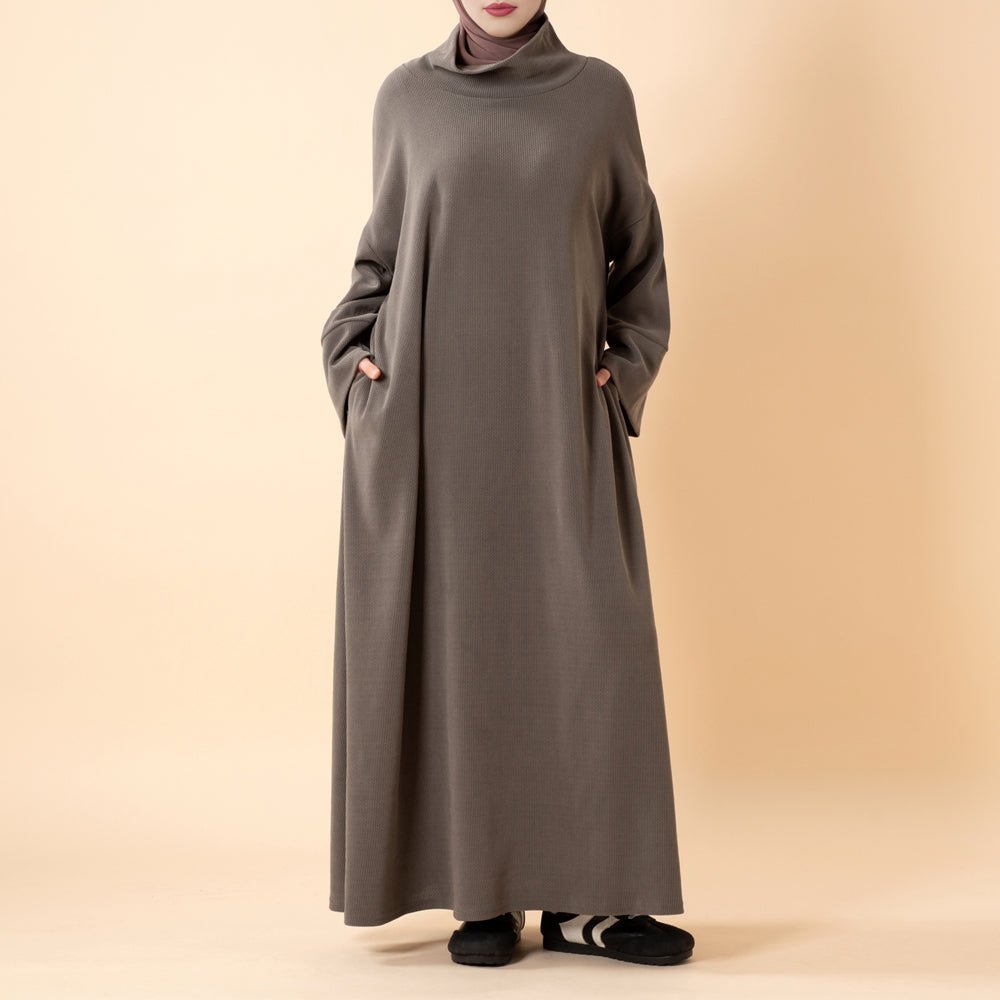 Relaxed Turtleneck Abaya with Pockets (MA383)