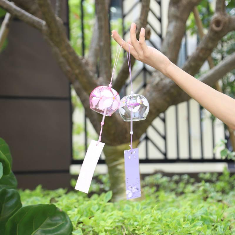 Romantic Cherry Wind Bells Japanese Wind Bell Japan Wind Chimes Handmade Glass Pendant Furin Home Decors Spa Kitchen Office Decor Birthday Gift Outdoor or Indoor Home Decors