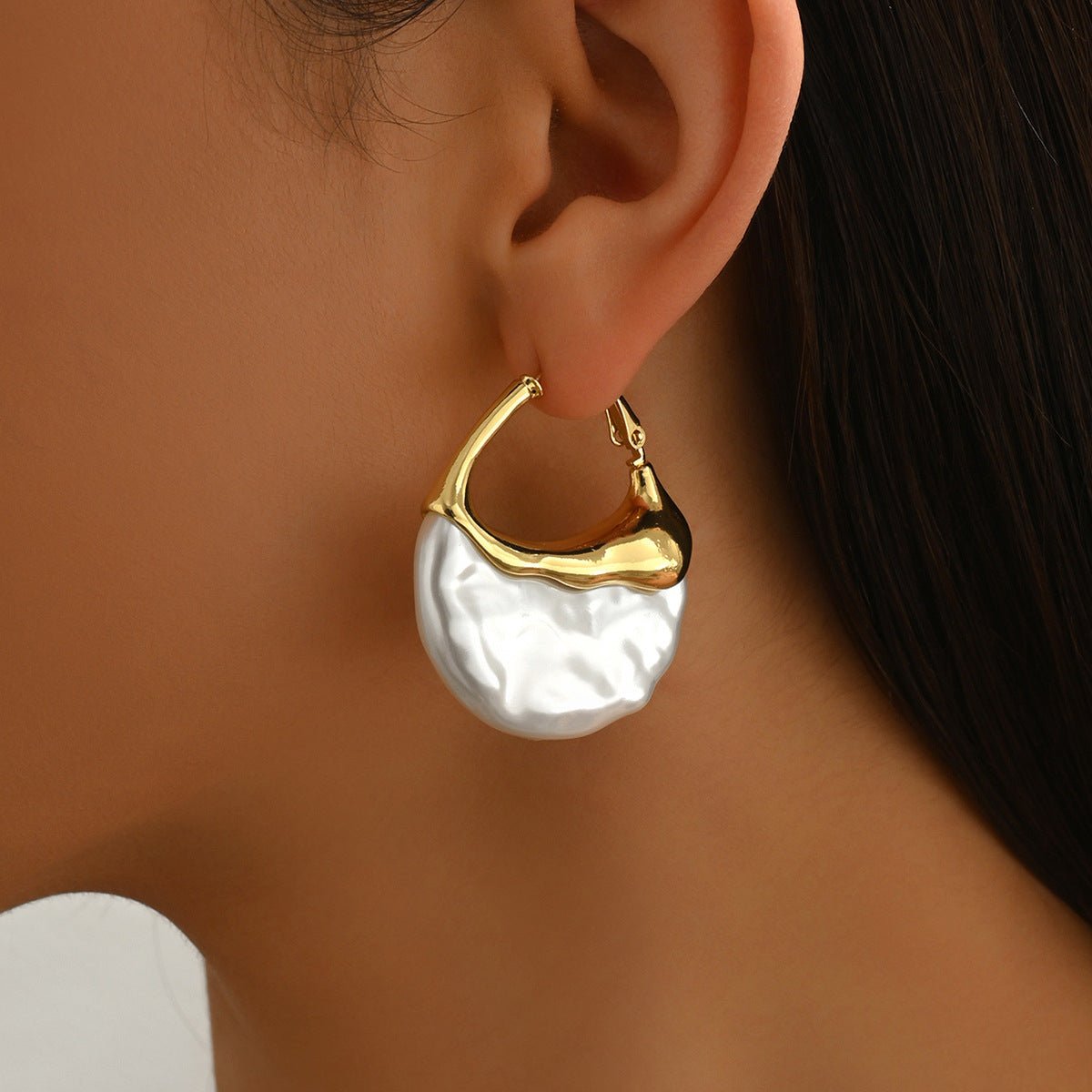 Sculpted Pearl Drop Hoop Earrings (MAC415)