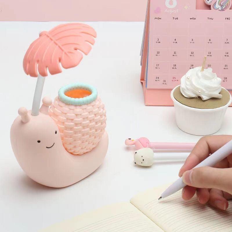 Snail Led Table Lamp Cute Pen Holder Desk Light Reading Study Children Bedroom College Dorm Eye Protection Adjustable Organizer Cute Study Lamps for Bedroom Décor
