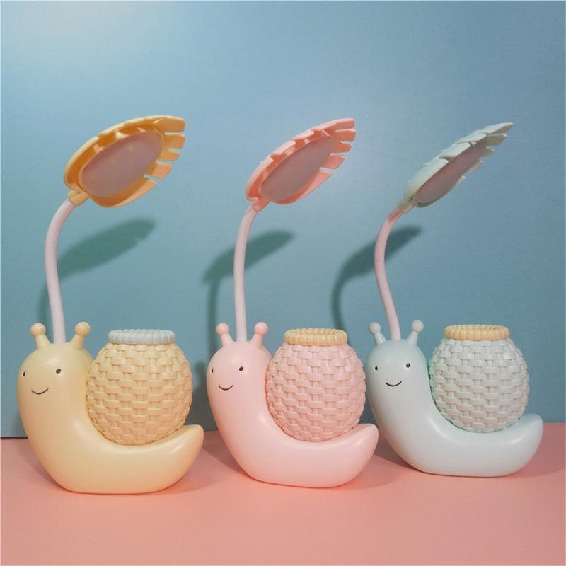 Snail Led Table Lamp Cute Pen Holder Desk Light Reading Study Children Bedroom College Dorm Eye Protection Adjustable Organizer Cute Study Lamps for Bedroom Décor