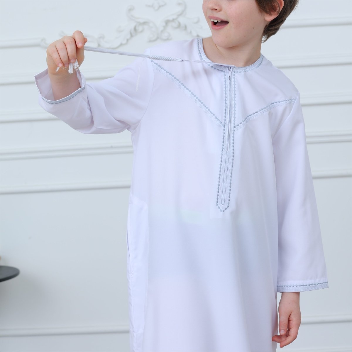 White Kaftan Thobe with Contrast Stitching(MKB025)