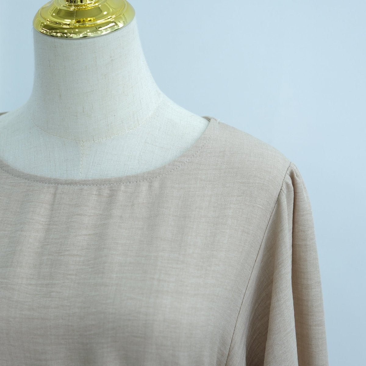Wide Sleeve Textured Twill Blend Abaya with Belt(MA333)